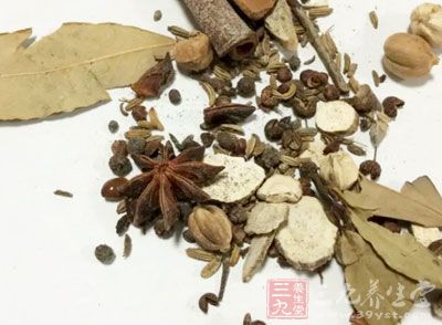 魷魚卷，香腸，八角，紅辣椒，干辣椒