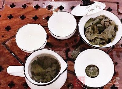 想要利用茶水来减肥，那么好选择荷叶茶、普洱茶