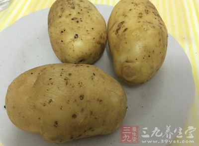 不能吃如紅薯、土豆、腐乳、甜點心等產(chǎn)酸食物