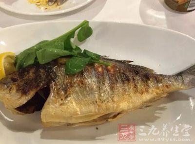 以素食為主，葷食以魚(yú)為主