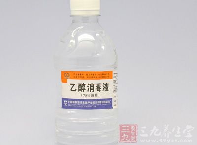 準(zhǔn)備好酒精或雙氧水