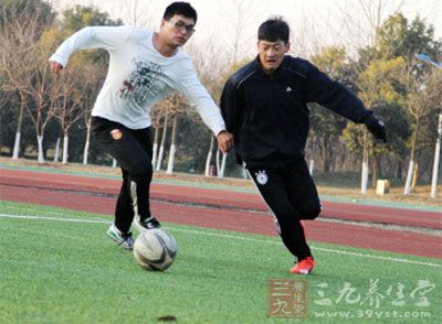 足球技巧 如何提升在比赛中的速度(2)