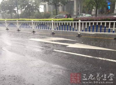 夏季雨水多，所以我們的房間就很容易變得非常潮濕