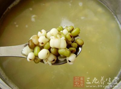 薏米绿豆粥的功效 喝它可以降血压血糖