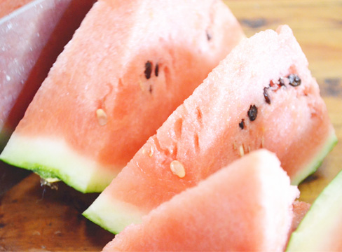中暑后吃凉性水果散发体内热量