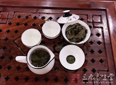 綠茶不僅喝到自己的身體中會(huì)有很好的抗氧化效果