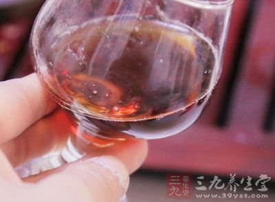 美國一份新報(bào)告顯示，人們患胃癌的風(fēng)險(xiǎn)與飲酒量呈正相關(guān)