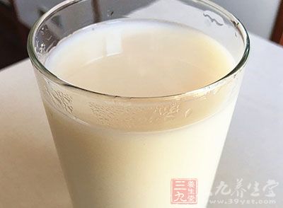 牛奶100ML，糖15克，面粉15克，粟粉20克，淀粉15克