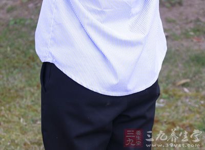 松弛、下垂和过于丰满的臀部多见于中年女性 松弛、下垂和过于丰满的臀部多见于中年女性