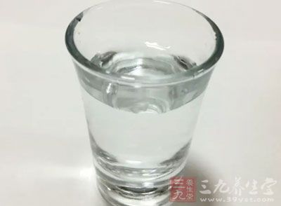 注意控制啤酒、甜味飲料的攝入量，盡可能少飲酒，不喝甜味飲料