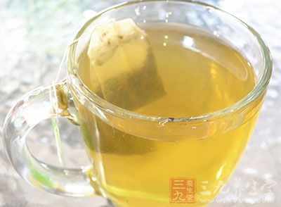 紅茶一包、去皮生姜五片、蜂蜜適量