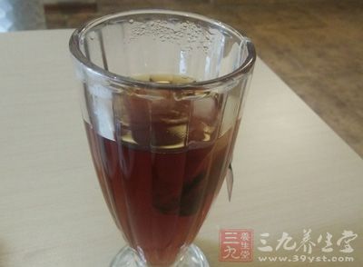 夏天飲紅茶能止渴消暑