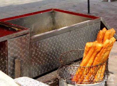早餐内容:油条、豆浆 早餐内容:油条、豆浆