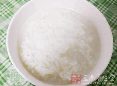 术后病人应食用营养丰富、易于消化的食物