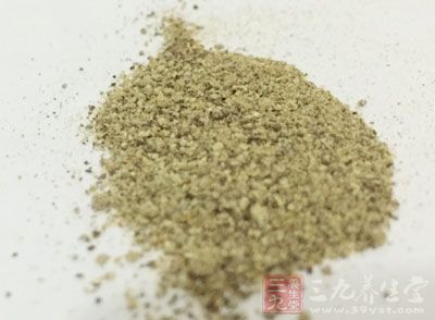 所有蔬菜丁炒熟以后，放點胡椒粉和鹽調(diào)味