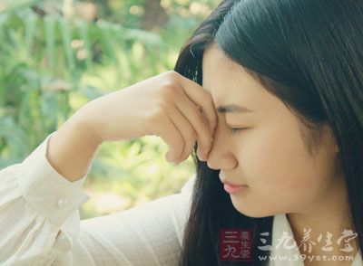 这种头疼分为紧张性头痛、偏头痛、群发性头痛 这种头疼分为紧张性头痛、偏头痛、群发性头痛