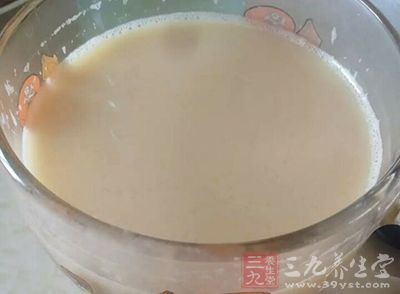 早餐豆浆一碗、全麦面包两片、鸡蛋一个