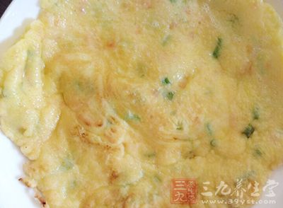 早餐一个蒸糯玉米，1个荷包蛋