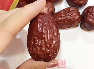 薏苡仁50克,玉竹10克,橘皮5克,大枣10枚,粳米200克 薏苡仁50克,玉竹10克,橘皮5克,大枣10枚,粳米200克