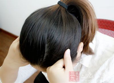 有的人在夏天容易心情烦躁、睡眠不好，同样会造成血压上升