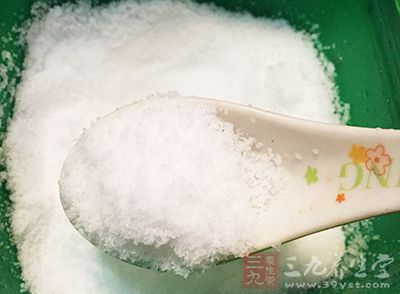 煮沸之后,加入适量的盐、糖 煮沸之后,加入适量的盐、糖