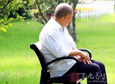 运动系统异常，如肢体麻木，乏力