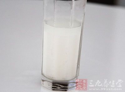 豆類、過多的牛奶等會使腸內(nèi)脹氣，加重腹瀉