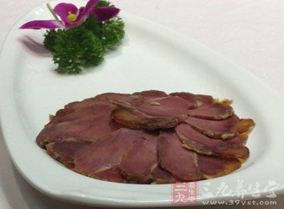 牛肉和白酒一起食用會(huì)牙齒發(fā)炎