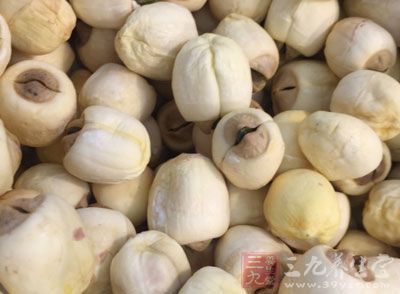 莲子25克,龙眼20克,大枣6枚 莲子25克,龙眼20克,大枣6枚