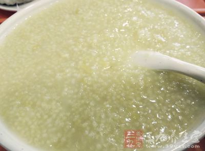 在煮粥的时候加点“料”，不仅美味，还能祛湿