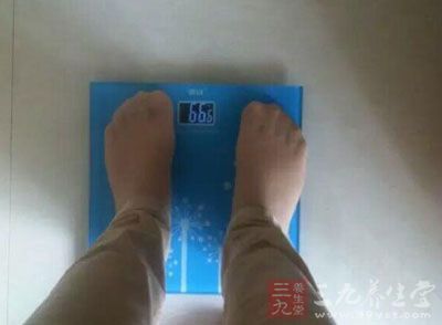 不明原因的體重上升或下降