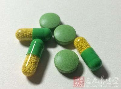 對(duì)雄激素性脫發(fā)的治療通常是口服加外用藥物