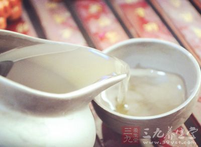 白露茶既不像春茶那樣鮮嫩，不經(jīng)泡，也不像夏茶那樣干澀味苦