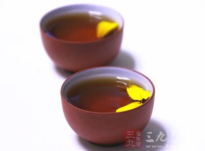 寒露養(yǎng)生 寒露習(xí)俗之飲菊花酒明目醒腦