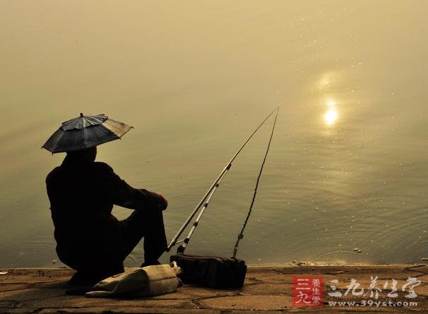 秋季钓鱼钓场要选择宽阔的水面