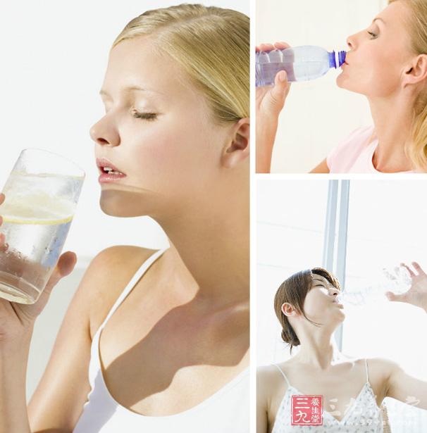 多喝水有助减肥