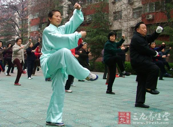 杨式太极拳40式视频 初学太极注意事项