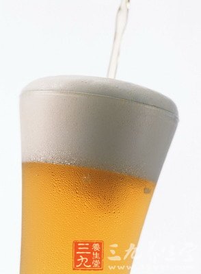 啤酒的七个功效 瘦人喝生啤可增强体质