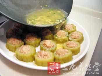 吃苦瓜的好处多 但三类人与苦瓜无缘