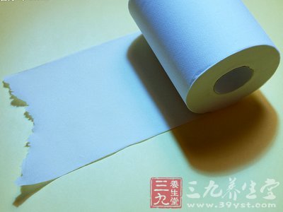 卫生纸擦拭餐具