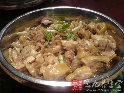 养生也有好滋味酸笋木耳蒸鸡