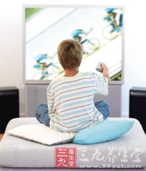 小孩看电视 须警惕孤独症