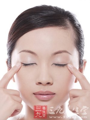 中医养生 找准穴位按走8种常见病