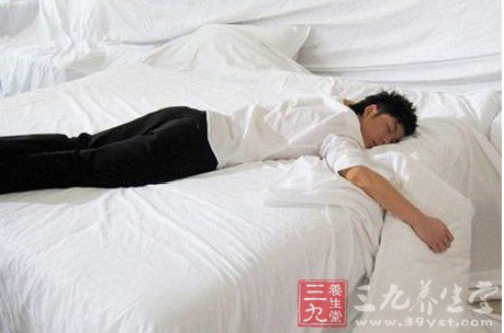 每天睡几小时最合适 秋季睡眠八大忌