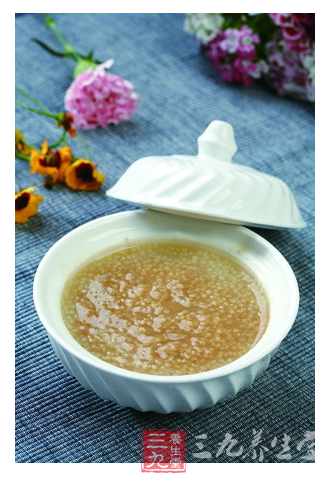 胃癌手术后宜多喝小米粥