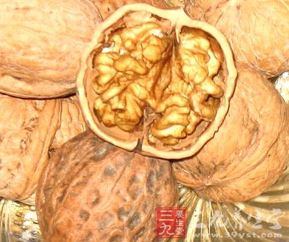 常吃核桃多搓脚心可养肾