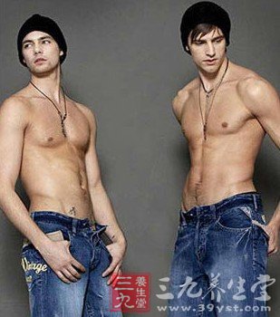 曲线杠铃运动练出健美线条