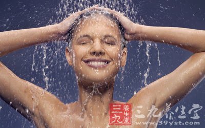 专家教你怎么洗澡皮肤不干燥