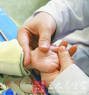 宝宝腹泻 教你中医推拿法