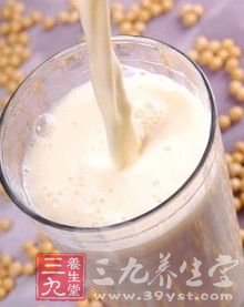 秋季嘴唇干裂者的饮食调理